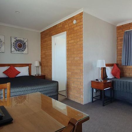 Centrepoint Motel Deniliquin Exteriör bild