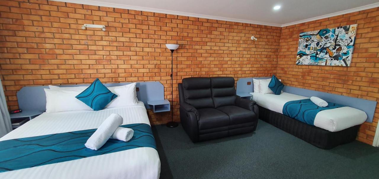 Centrepoint Motel Deniliquin Exteriör bild
