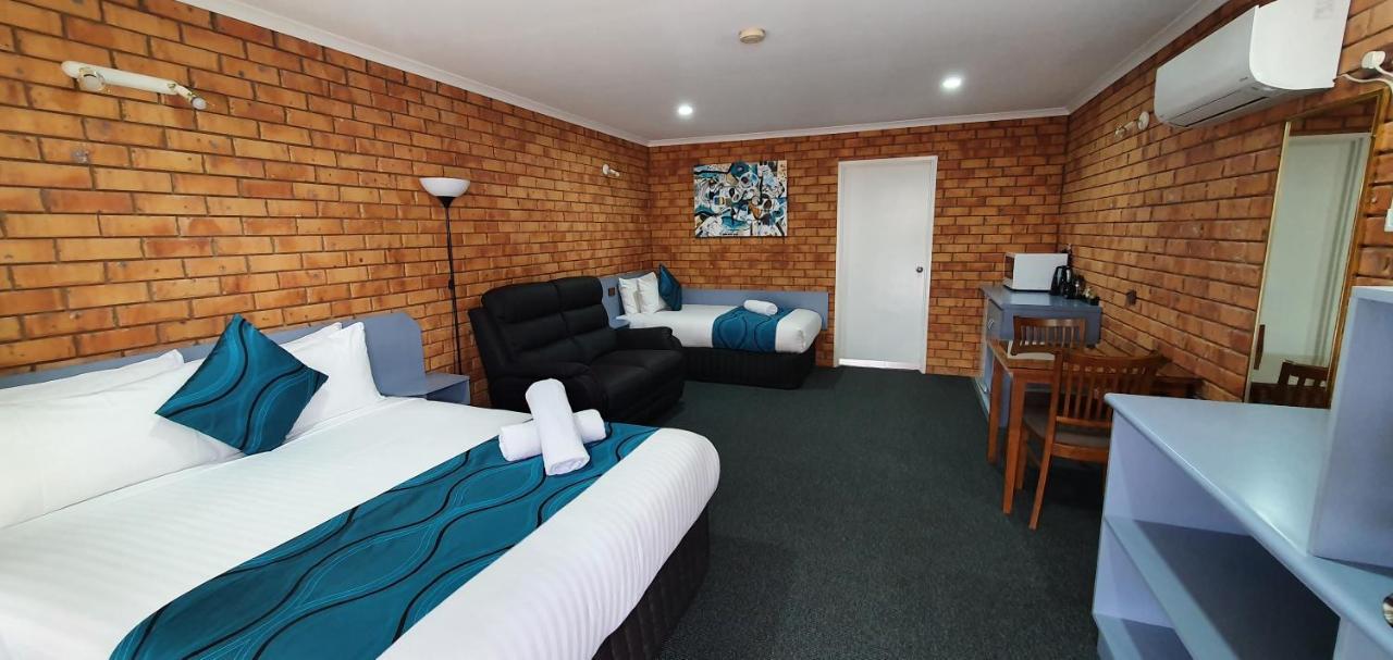 Centrepoint Motel Deniliquin Exteriör bild