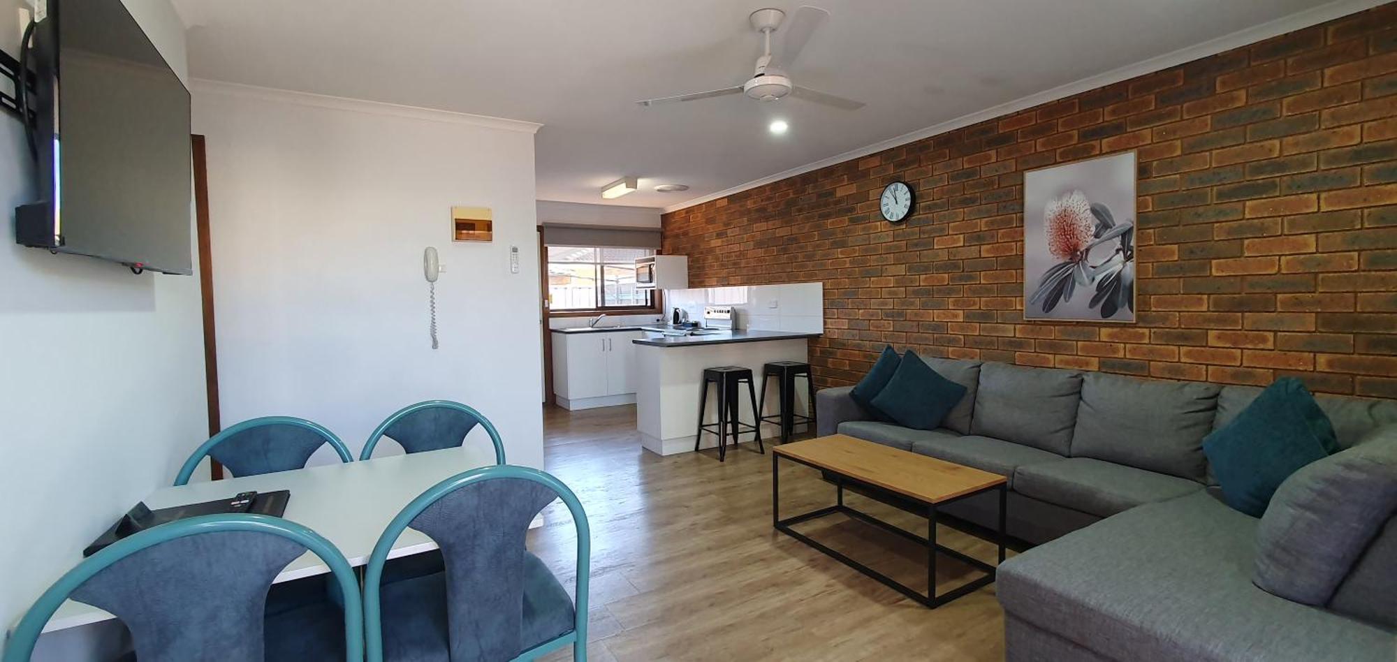 Centrepoint Motel Deniliquin Exteriör bild