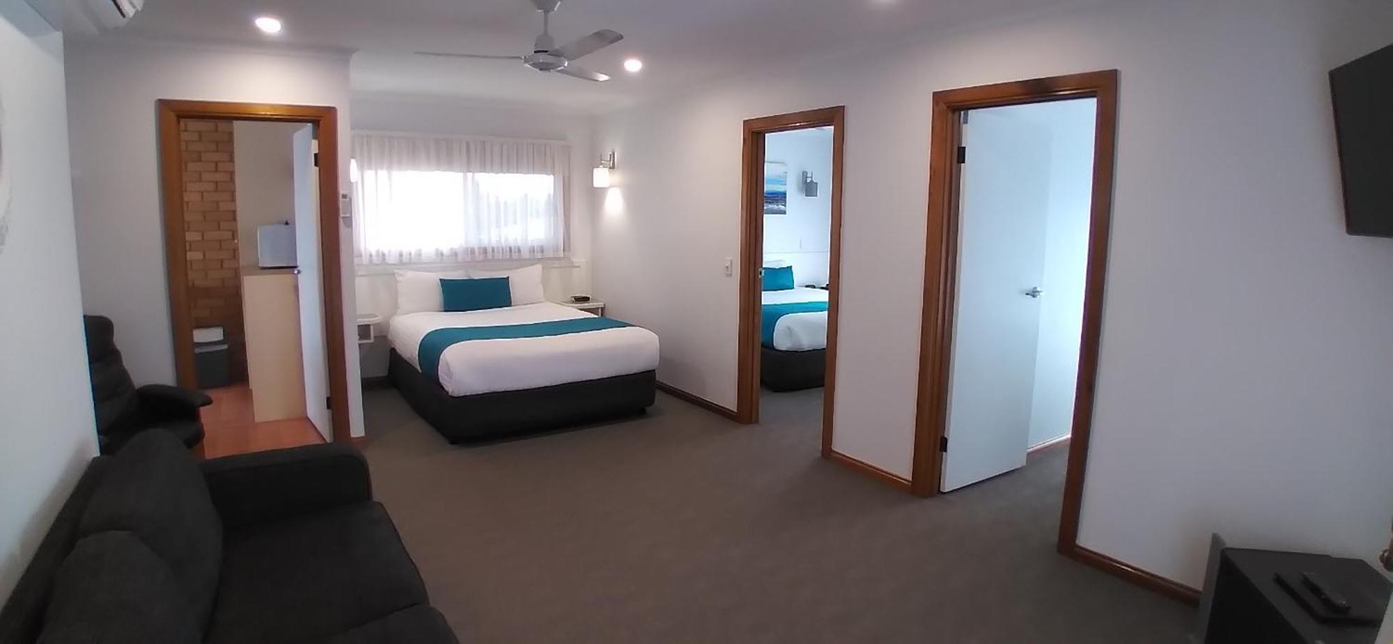 Centrepoint Motel Deniliquin Exteriör bild
