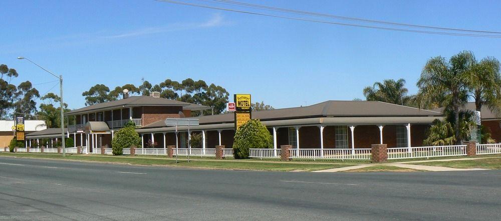 Centrepoint Motel Deniliquin Exteriör bild