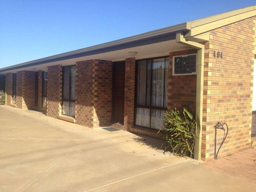 Centrepoint Motel Deniliquin Exteriör bild