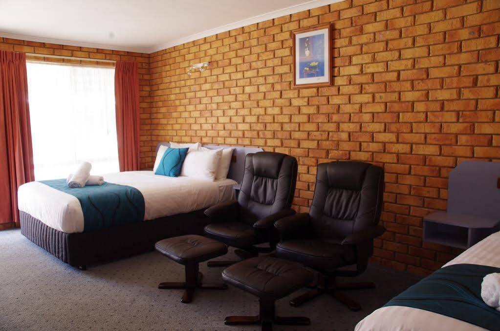 Centrepoint Motel Deniliquin Exteriör bild